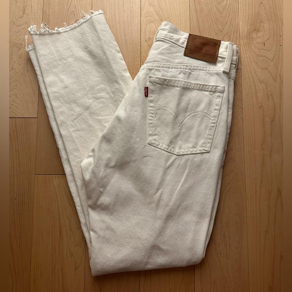 Levi’s 501 Premium Off-White Raw Hem Button Fly Denim Jeans (26)